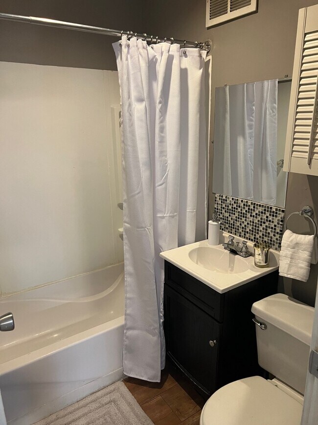 Building Photo - 590 E Division St