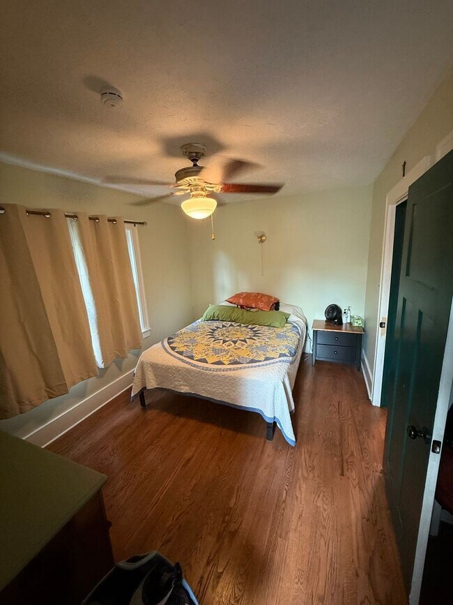 Building Photo - Charming 3BR House in Waterford