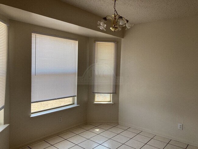Building Photo - 2911 Bluebonnet Dr