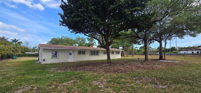 Building Photo - 6500 SW 82nd Ave