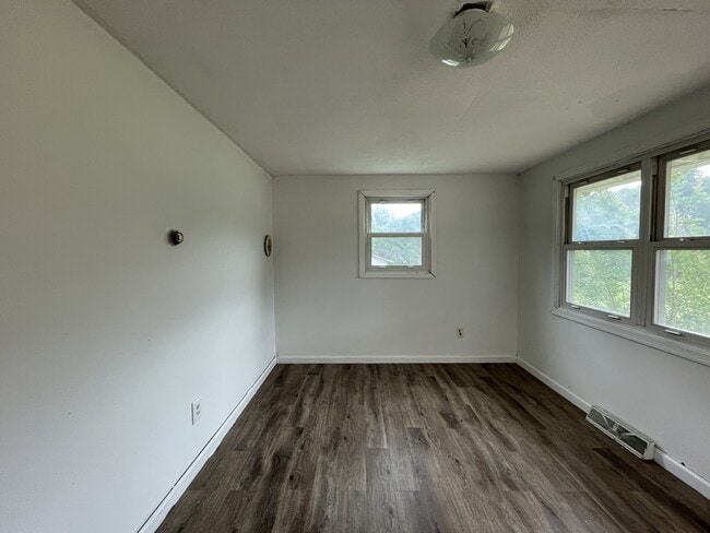 Building Photo - 1165 Hawkins Rd