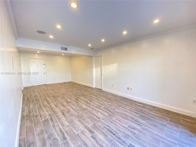 Building Photo - 17051 NE 35th Ave