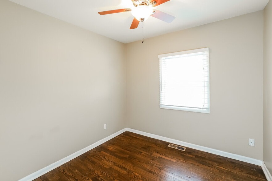 Building Photo - 11008 E 50th Terrace