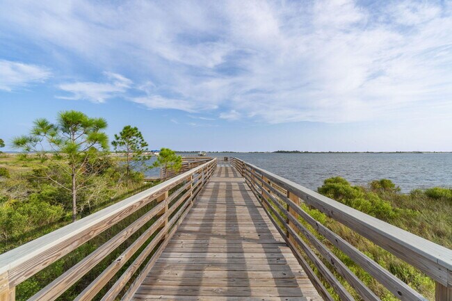 Building Photo - 742 Saltair Ln