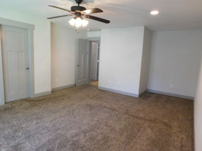 Building Photo - 3Bd/2Ba Single Story Home - Available Soon!