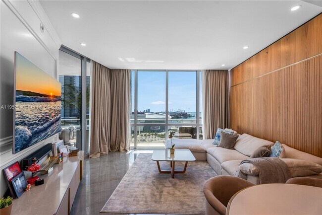 Building Photo - 851 NE 1st Ave