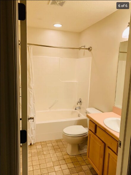 $575 Bedroom Shared Bathroom - 1372 Alpine Way