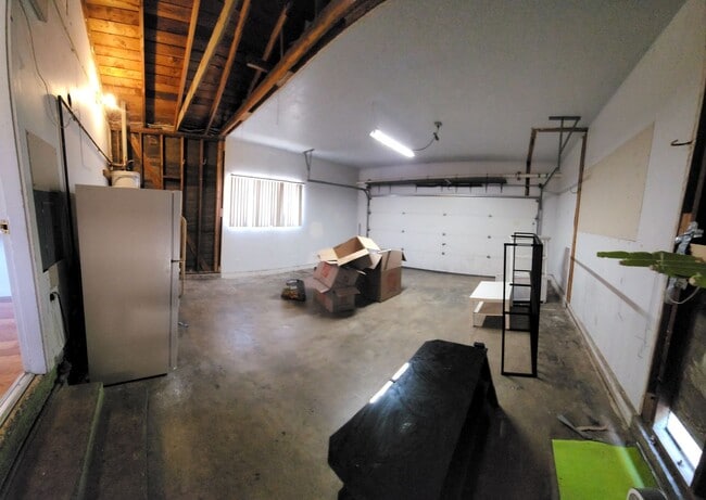 Building Photo - 4 bed 3 baths!  House ideally located close to campus, shopping, Bishop Peak