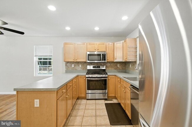 Building Photo - 3241 Henson Ave