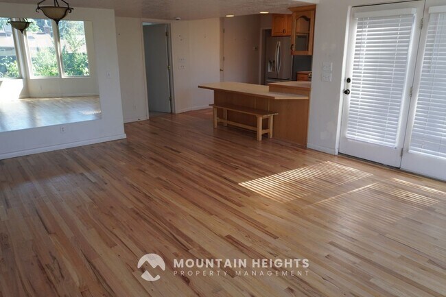 Building Photo - 2784 E Delsa Dr