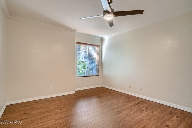 Building Photo - 2025 E Campbell Ave
