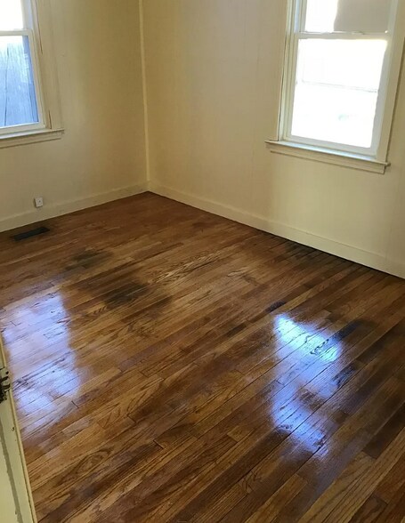 Building Photo - 208 E 34th St