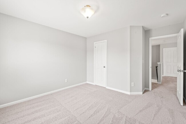 Building Photo - Move-in Ready (Fresh Paint, New Carpet!)