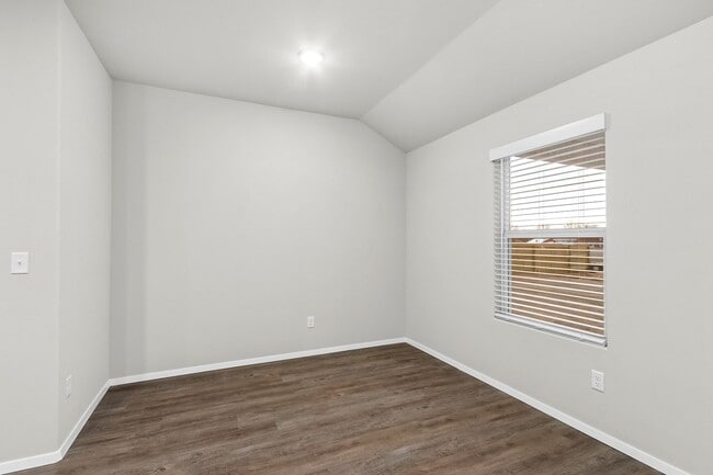 Building Photo - Gorgeous home ready for you!