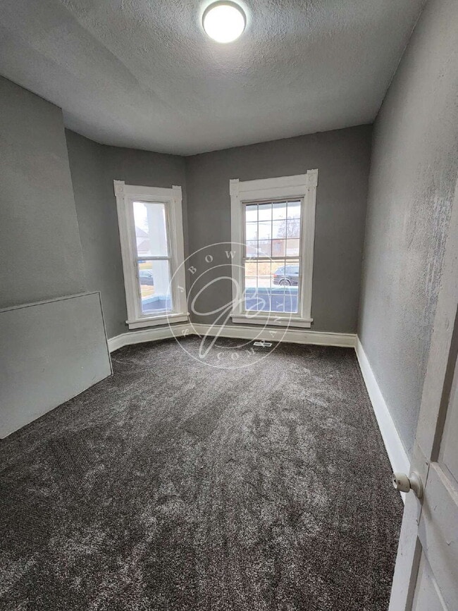 Building Photo - Spacious 2 bed main floor- 1st floor laundry room!