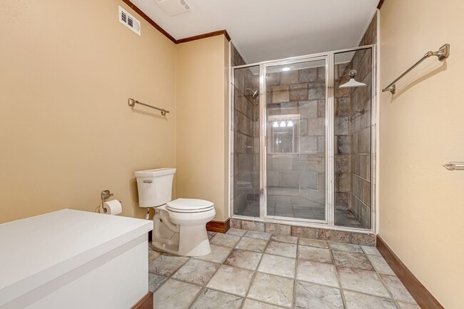 Building Photo - 516 S Post Oak Ln