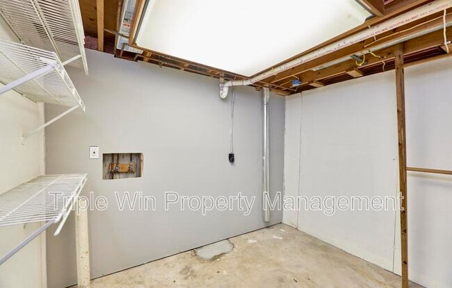 Building Photo - 121 Walnut Hill Dr