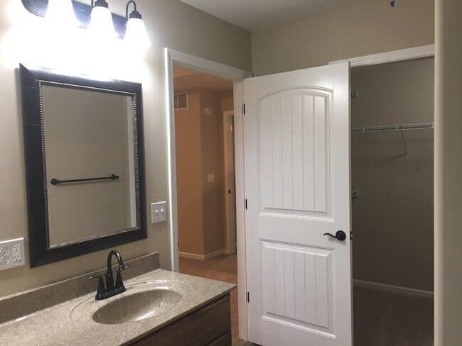 Building Photo - 4Bed/3Bath, House, Quiet Subdivision!