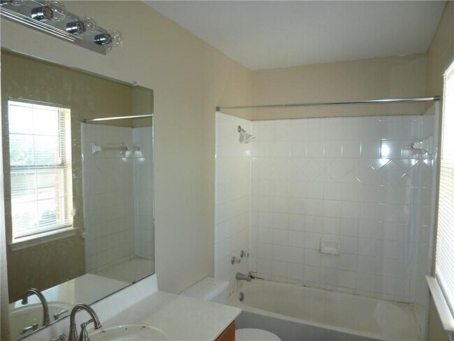 Building Photo - 2867 Southampton Way