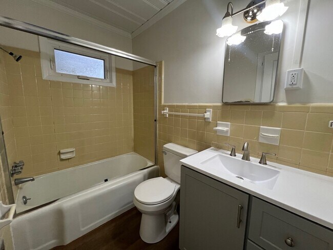 Building Photo - 508 29th Ave N