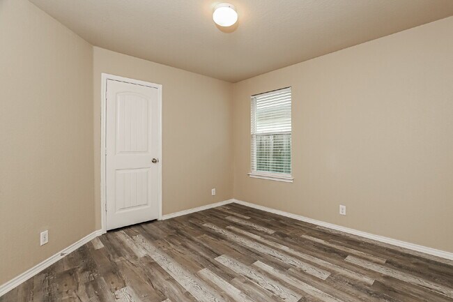 Building Photo - "Charming 4-Bed Sanctuary on Live Oak Pass with Modern Granite Finishes!"