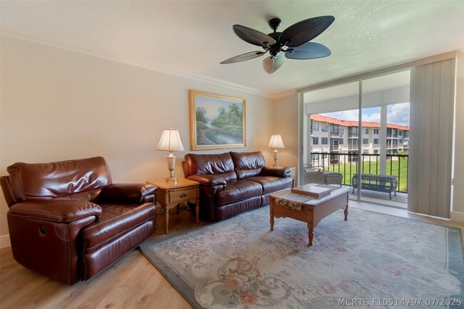 Building Photo - 820 S Hollybrook Dr