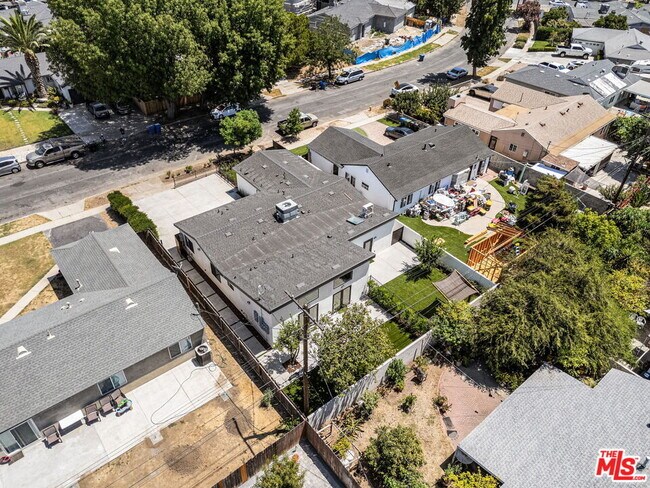 Building Photo - 7933 Zelzah Ave