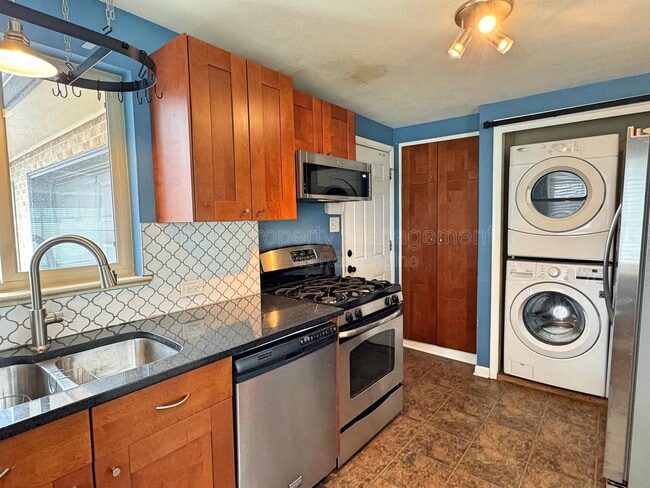 Building Photo - 646 S Canosa Ct