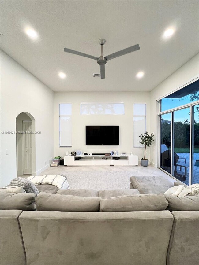 Building Photo - 3806 Oak Ridge Cir