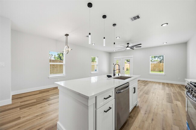 Building Photo - 1084 Junell St