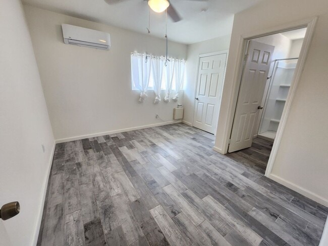 Building Photo - Move in Ready!! 3 Bedroom/2 bathroom