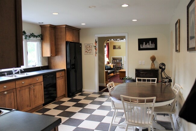 Building Photo - Portland 4BD/2BA Single Family Home - $2,833