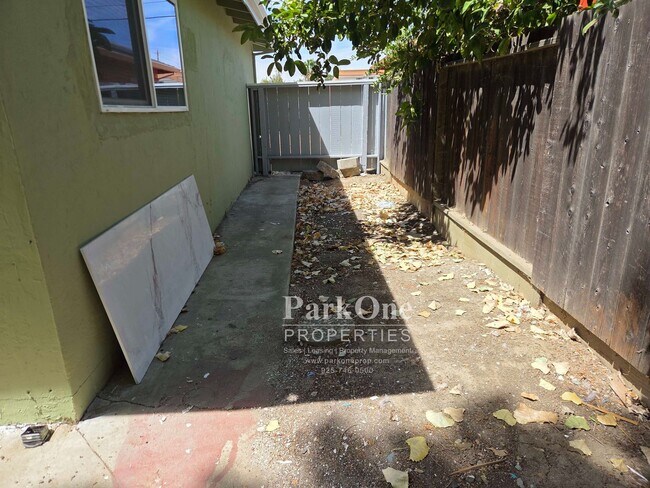 Building Photo - 919 Carpino Ave