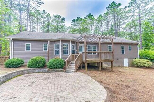 Building Photo - 465 Crestview Rd