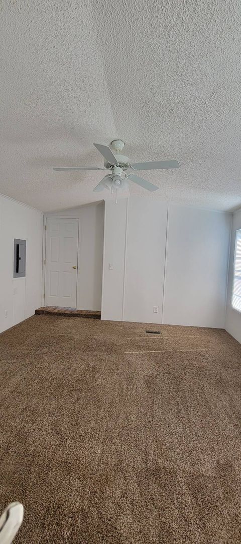Building Photo - Ready to Move in