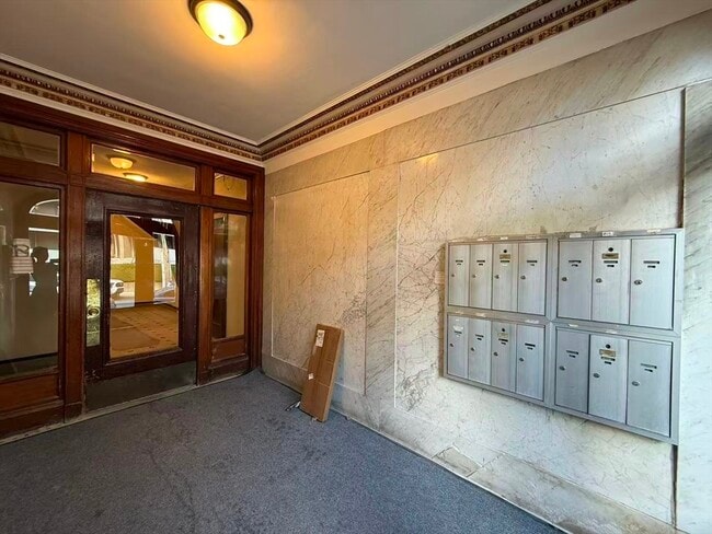 Building Photo - 32 Sidlaw Rd