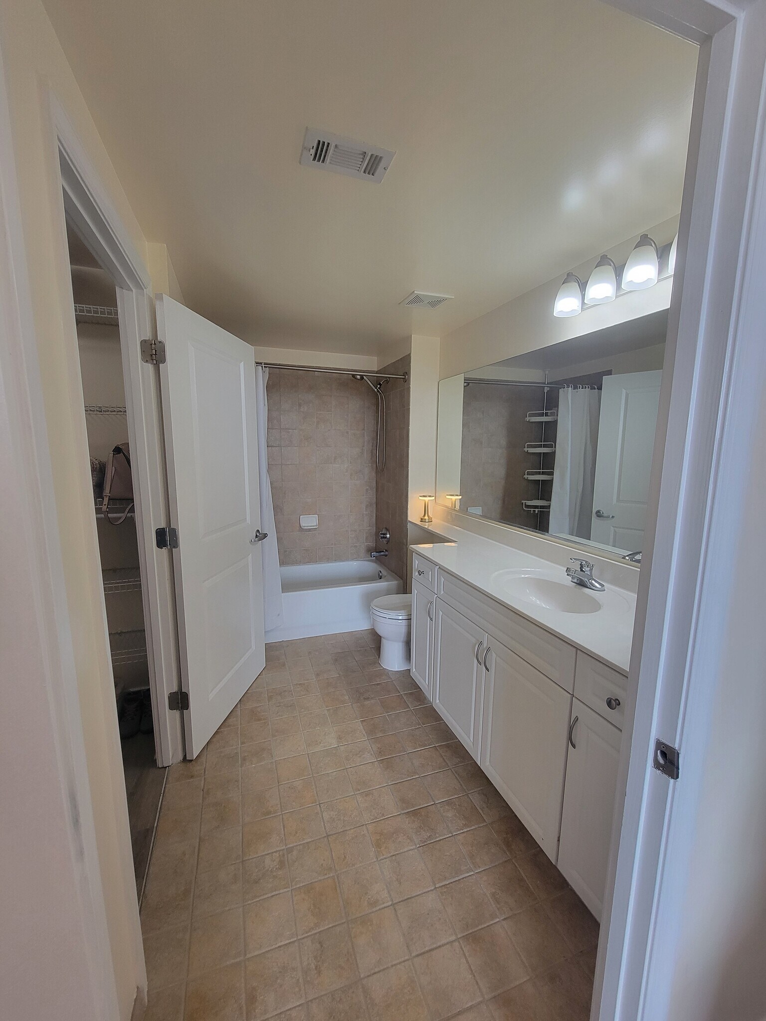 Bedroom 2 bathroom - 555 Massachusetts Ave NW