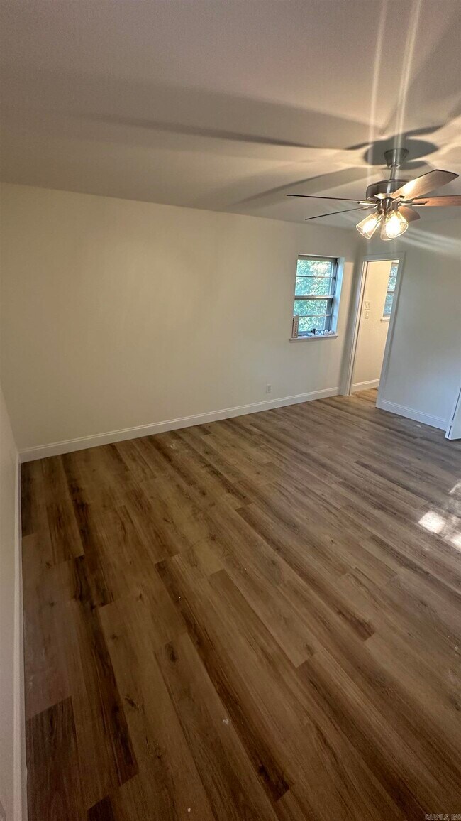 Building Photo - 12805 Rivercrest Dr