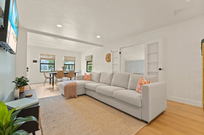 Building Photo - 721 Dobbins St