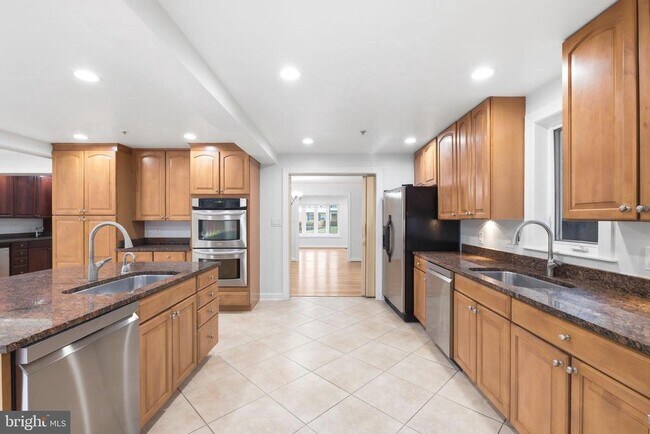 Building Photo - 711 Lamberton Dr