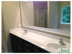 Building Photo - 5 bed 3 bath Home with a Fenced Yard and Hot Tub