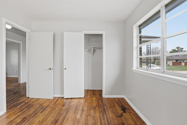 Building Photo - 1520 SE 48th Pl