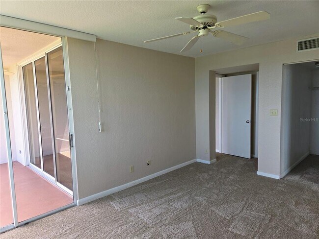 Building Photo - 5801 Bahia Del Mar Cir N