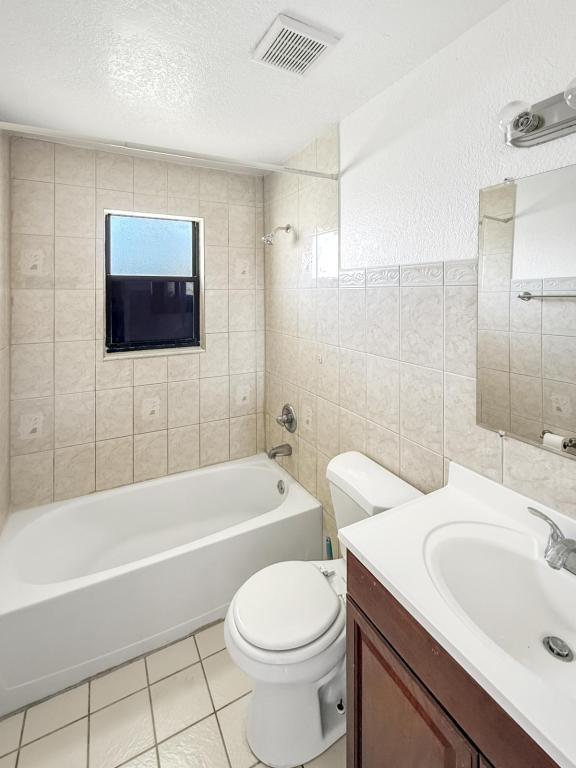 Building Photo - 518 Providence Blvd