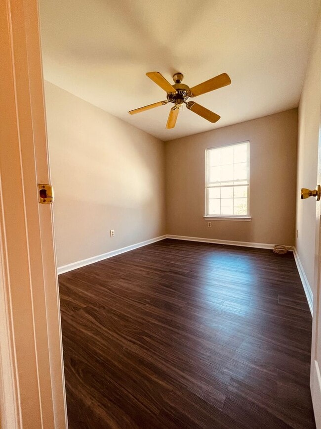 Building Photo - Townhome in Wilmington