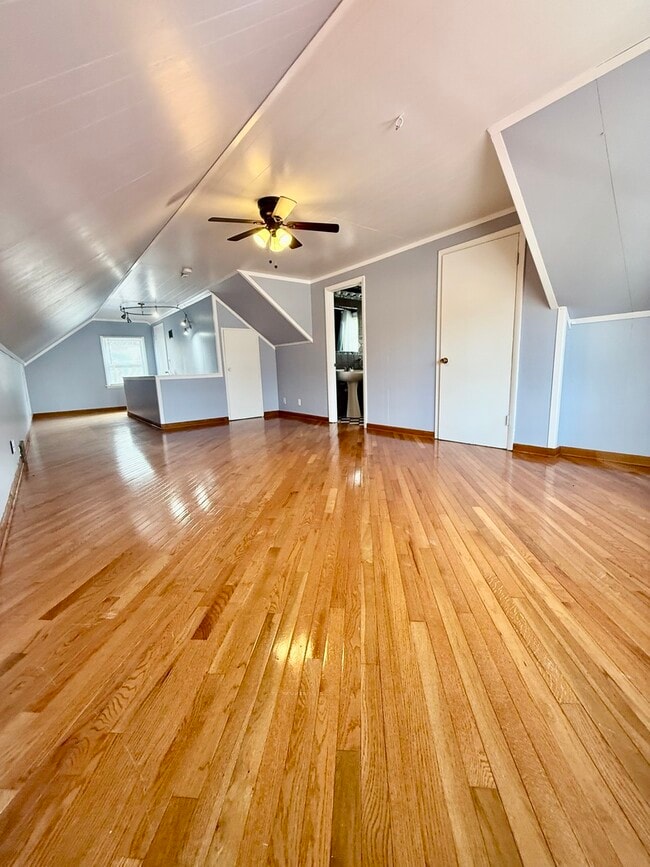 Building Photo - 723 Glendale Ave