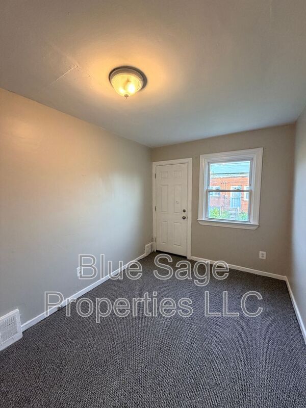 Building Photo - 1037 Laurel Rd