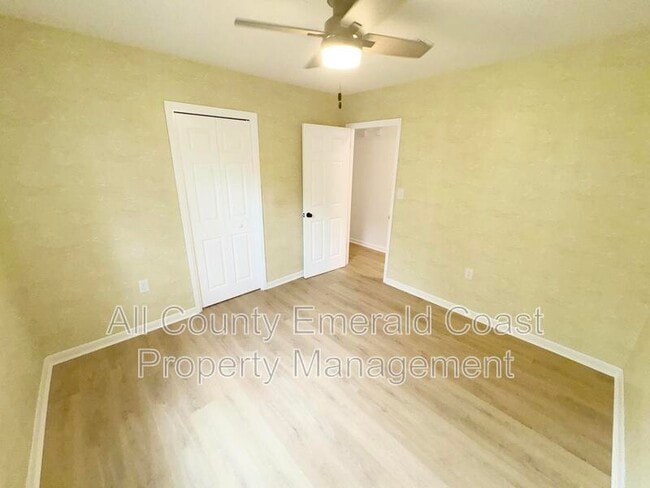 Building Photo - 504 Kelly St