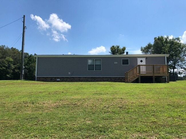 Building Photo - 3 Bedroom 2 Bath Home on 2 Acres For Rent!