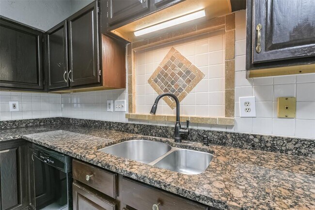 Building Photo - 2509 S Mission Cir